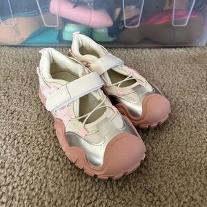 Chic Women’s Sneakers with Pink and Silver Accents